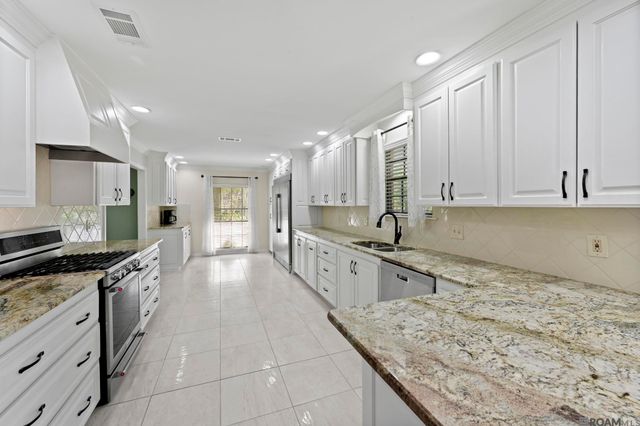 2125 San Clemente Dr, Baton Rouge, LA 70815