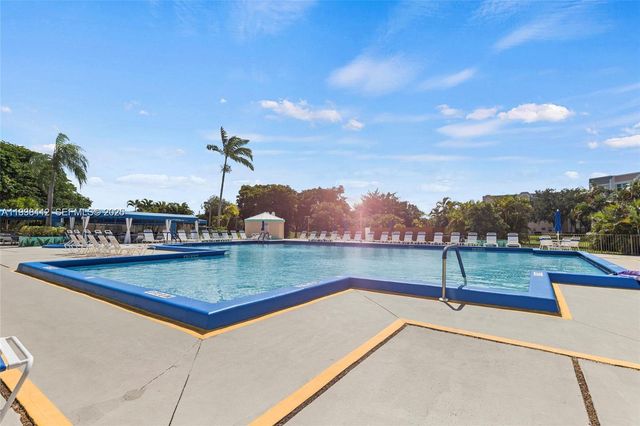 10402 Sunrise Lakes Boulevard 107, Sunrise, FL 33322