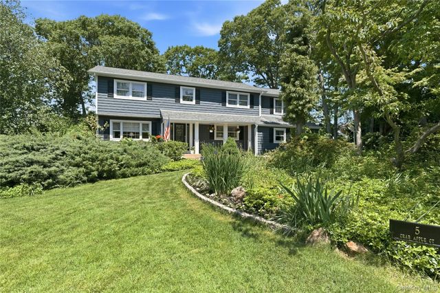 5 Crabapple Court, Mount Sinai, NY 11766