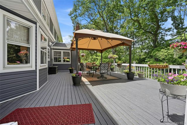 5 Crabapple Court, Mount Sinai, NY 11766