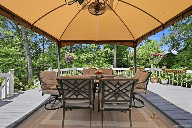 5 Crabapple Court, Mount Sinai, NY 11766