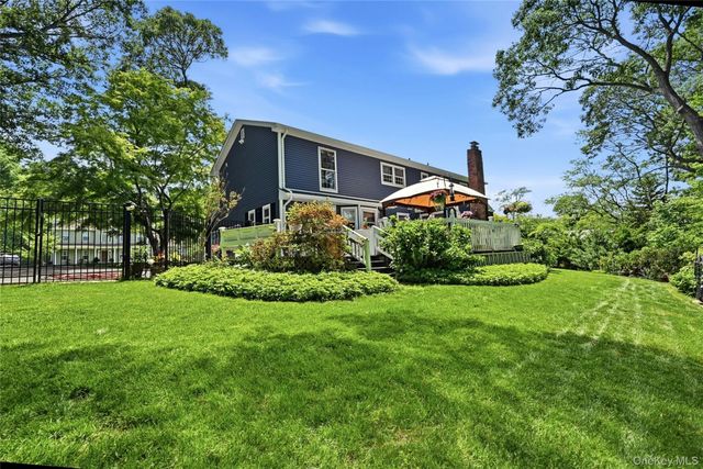 5 Crabapple Court, Mount Sinai, NY 11766