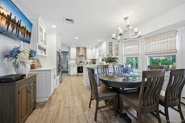 5 Crabapple Court, Mount Sinai, NY 11766