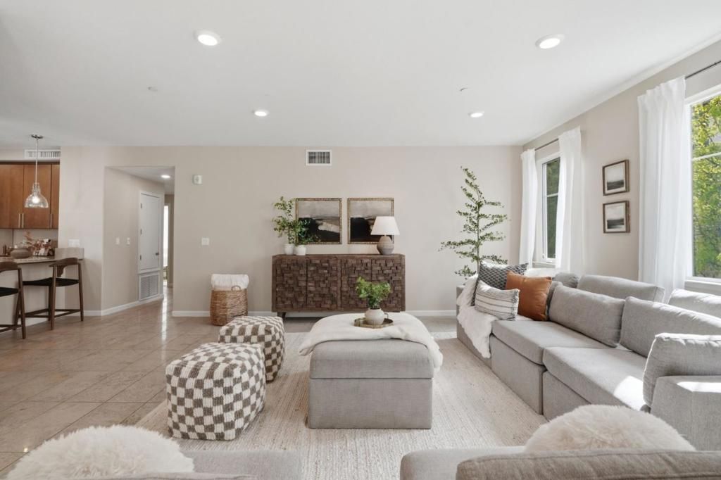 Image 10 of property listing at 280 William Manly Street 6, San Jose, CA 95136