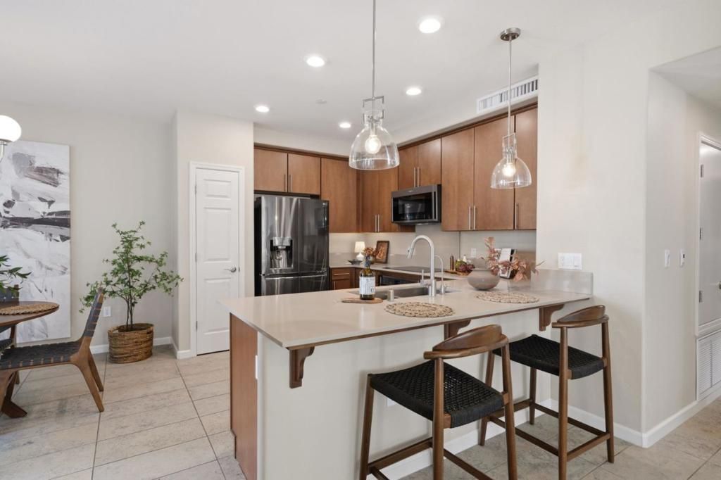 Image 12 of property listing at 280 William Manly Street 6, San Jose, CA 95136