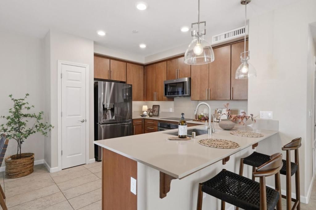 Image 13 of property listing at 280 William Manly Street 6, San Jose, CA 95136