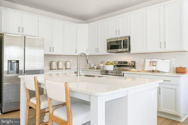 1 BRAXTON AVE, Ranson, WV 25438