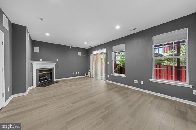 2598 LOGAN WOOD DR, Herndon, VA 20171