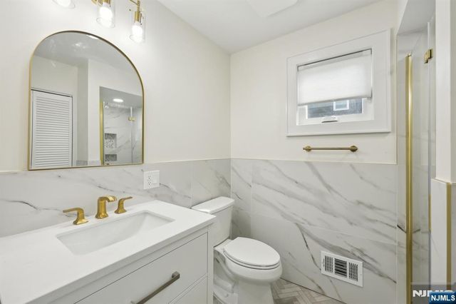 606 5th Street, Carlstadt, NJ 07072