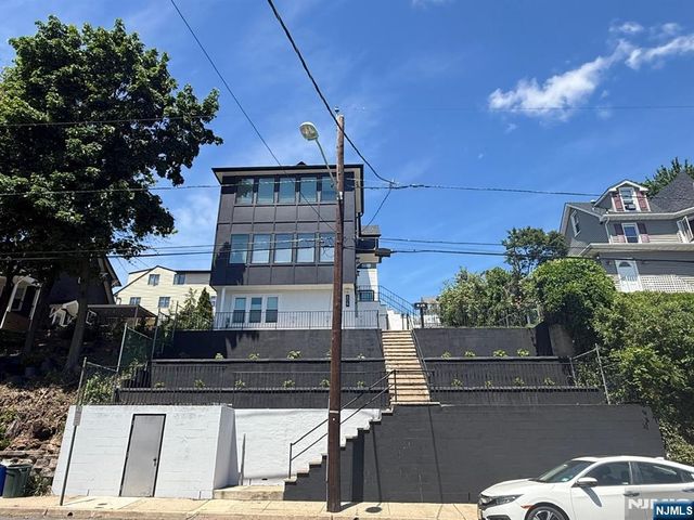 606 5th Street, Carlstadt, NJ 07072