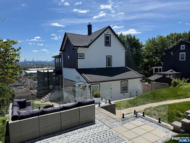 606 5th Street, Carlstadt, NJ 07072
