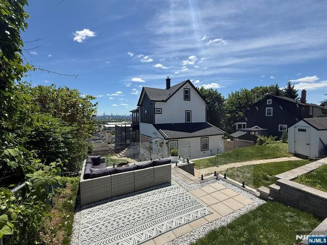 606 5th Street, Carlstadt, NJ 07072
