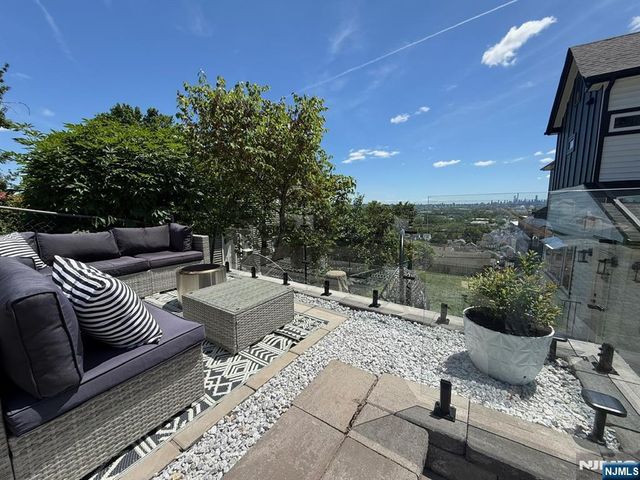 606 5th Street, Carlstadt, NJ 07072