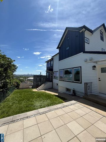 606 5th Street, Carlstadt, NJ 07072