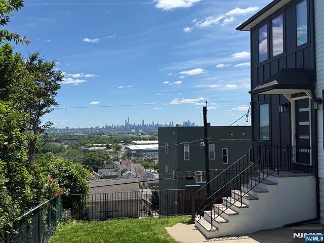 606 5th Street, Carlstadt, NJ 07072