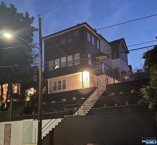 606 5th Street, Carlstadt, NJ 07072