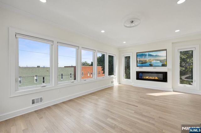 606 5th Street, Carlstadt, NJ 07072