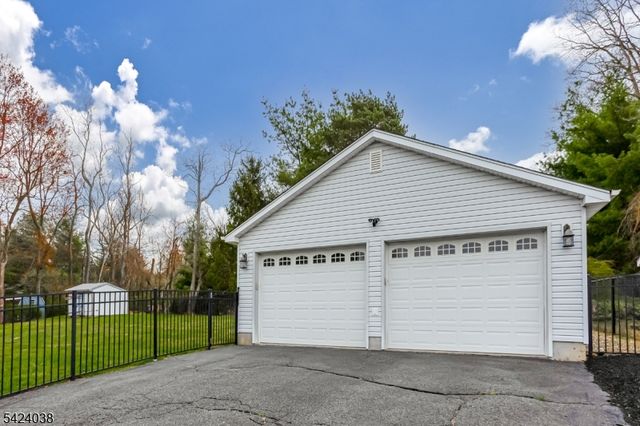 25 Tamarack Dr, Roxbury Twp., NJ 07876