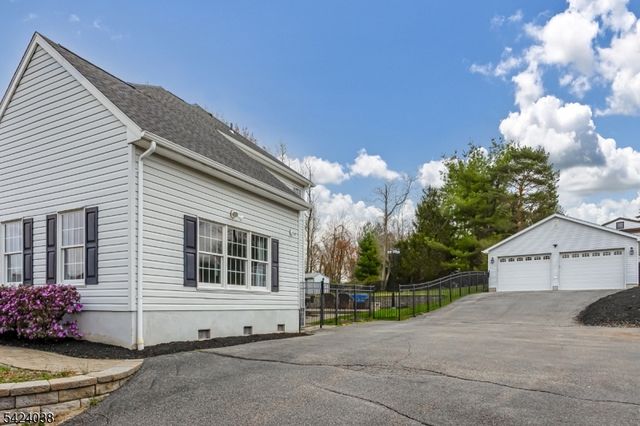 25 Tamarack Dr, Roxbury Twp., NJ 07876