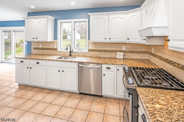 25 Tamarack Dr, Roxbury Twp., NJ 07876