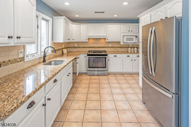 25 Tamarack Dr, Roxbury Twp., NJ 07876