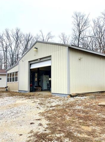 1203 E Lake Drive, Perryville, MO 63775