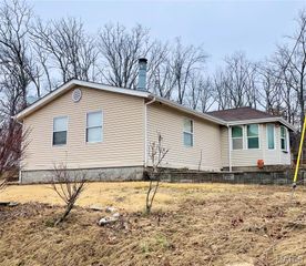 1203 E Lake Drive, Perryville, MO 63775
