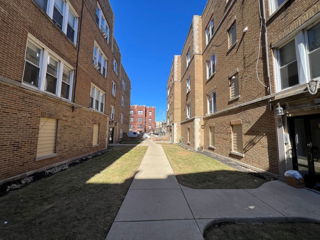 1705 W Albion Avenue 3, Chicago, IL 60626