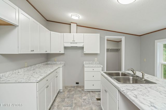 130 Westford Drive, Strawberry Plains, TN 37871