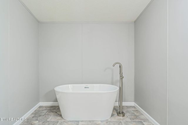 130 Westford Drive, Strawberry Plains, TN 37871