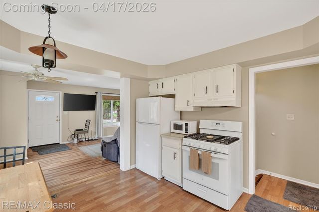 5060 Warmbriar Drive, White Lake Charter Township, MI 48383