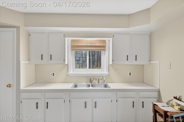 5060 Warmbriar Drive, White Lake Charter Township, MI 48383