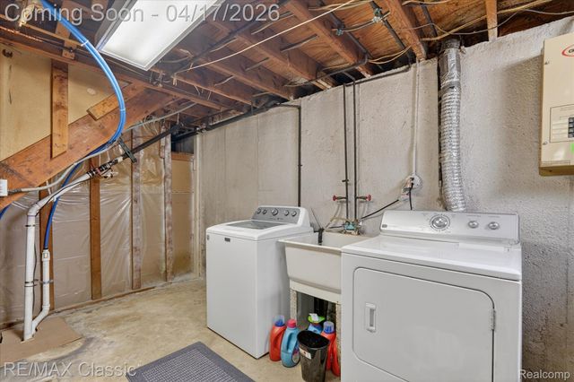 5060 Warmbriar Drive, White Lake Charter Township, MI 48383