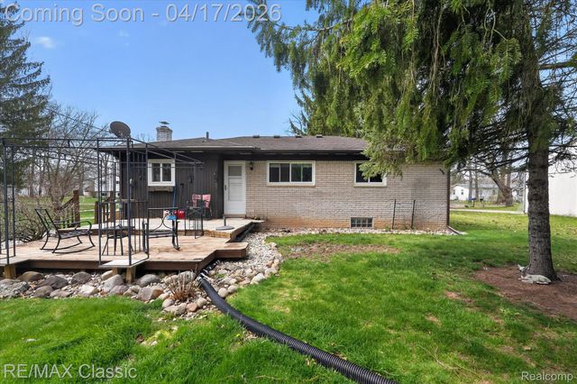 5060 Warmbriar Drive, White Lake Charter Township, MI 48383