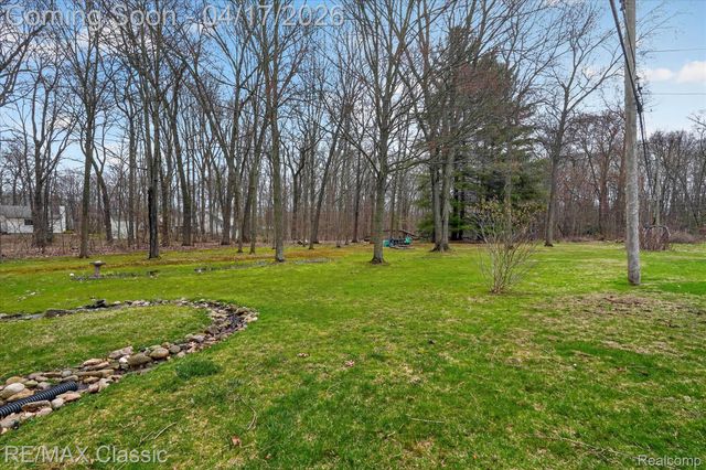 5060 Warmbriar Drive, White Lake Charter Township, MI 48383