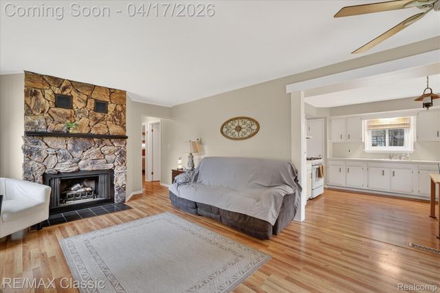 5060 Warmbriar Drive, White Lake Charter Township, MI 48383