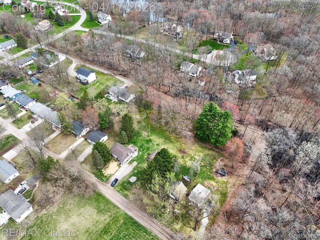 5060 Warmbriar Drive, White Lake Charter Township, MI 48383