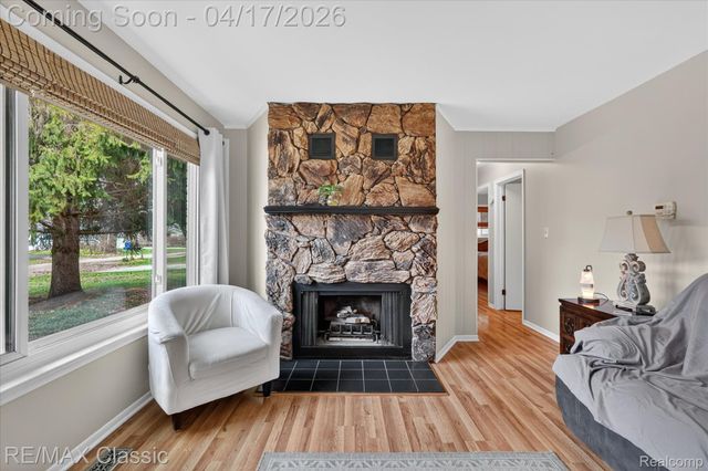 5060 Warmbriar Drive, White Lake Charter Township, MI 48383