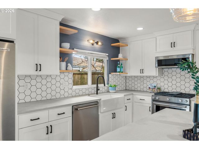 4735 SUSSEX St, West Linn, OR 97068