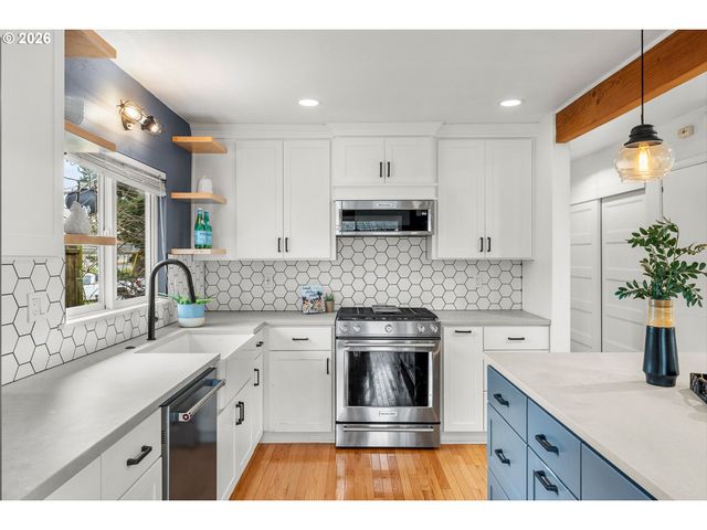 4735 SUSSEX St, West Linn, OR 97068