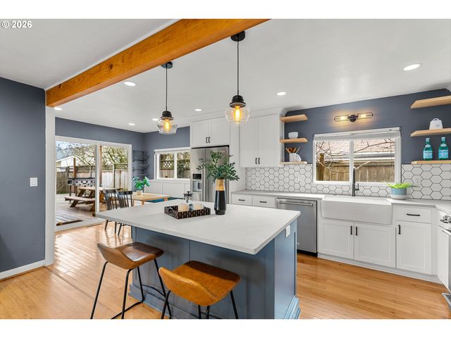 4735 SUSSEX St, West Linn, OR 97068