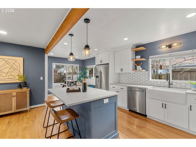 4735 SUSSEX St, West Linn, OR 97068