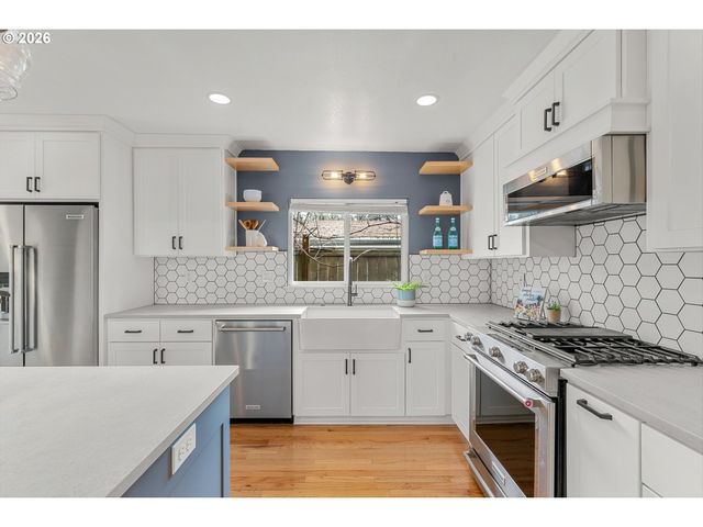 4735 SUSSEX St, West Linn, OR 97068