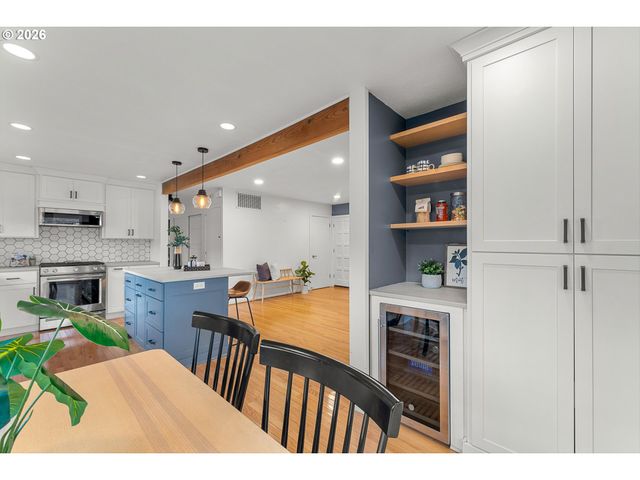 4735 SUSSEX St, West Linn, OR 97068