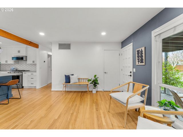 4735 SUSSEX St, West Linn, OR 97068