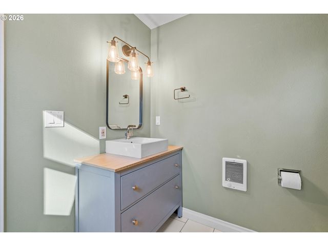 4735 SUSSEX St, West Linn, OR 97068