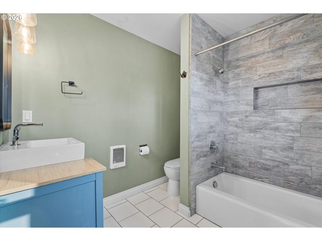 4735 SUSSEX St, West Linn, OR 97068