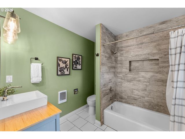 4735 SUSSEX St, West Linn, OR 97068