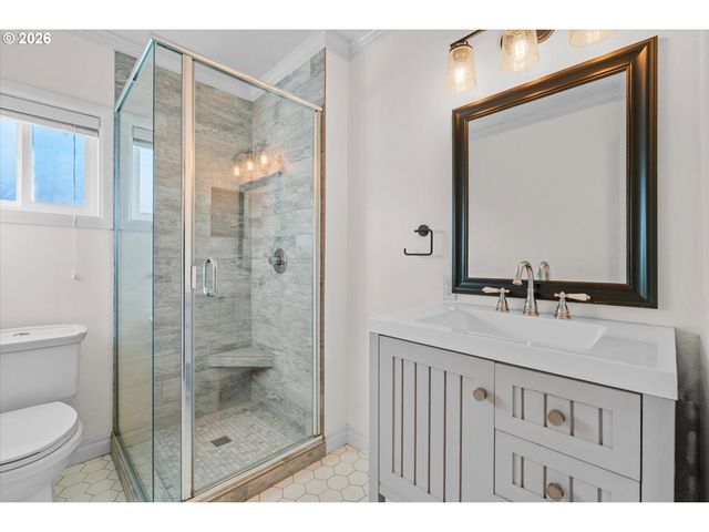 4735 SUSSEX St, West Linn, OR 97068