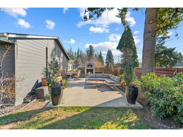 4735 SUSSEX St, West Linn, OR 97068